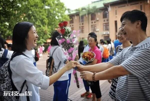 高考可以穿校服吗（高考当天不让穿校服是防止作弊吗）-陌上烟雨遥